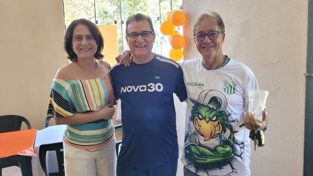 Mário Júnior com apoiadores da campanha Partido Novo