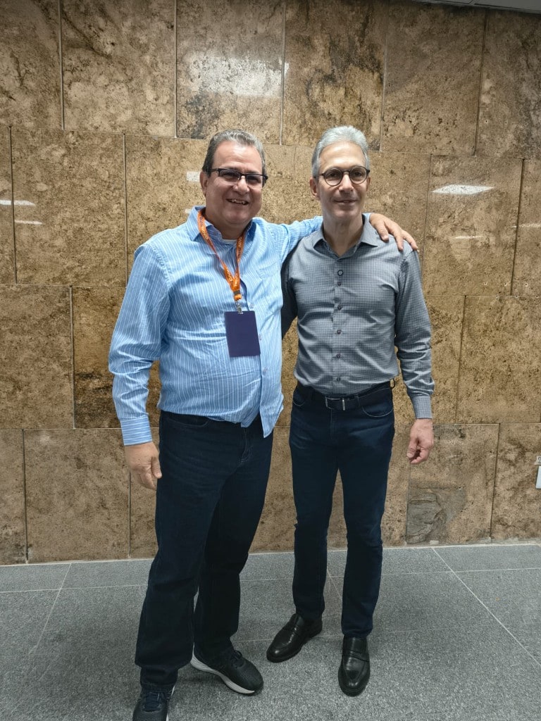 Mário Júnior ao lado de Romeu Zema em evento de campanha